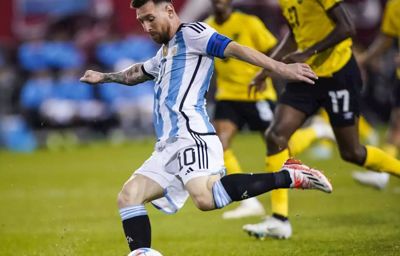 Un footballeur se fait tatouer un autographe de Messi sur le bras