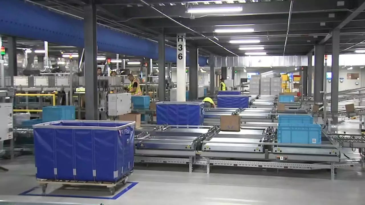 EXCLUSIVE: Look inside Walmart's new next-generation fulfillment center in Joliet