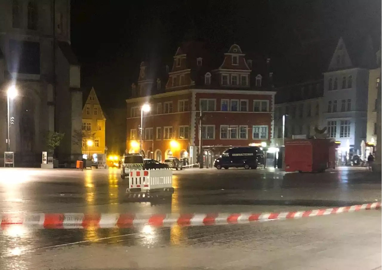 Toilette auf Marktplatz explodiert: Zwei Mädchen schwer verletzt