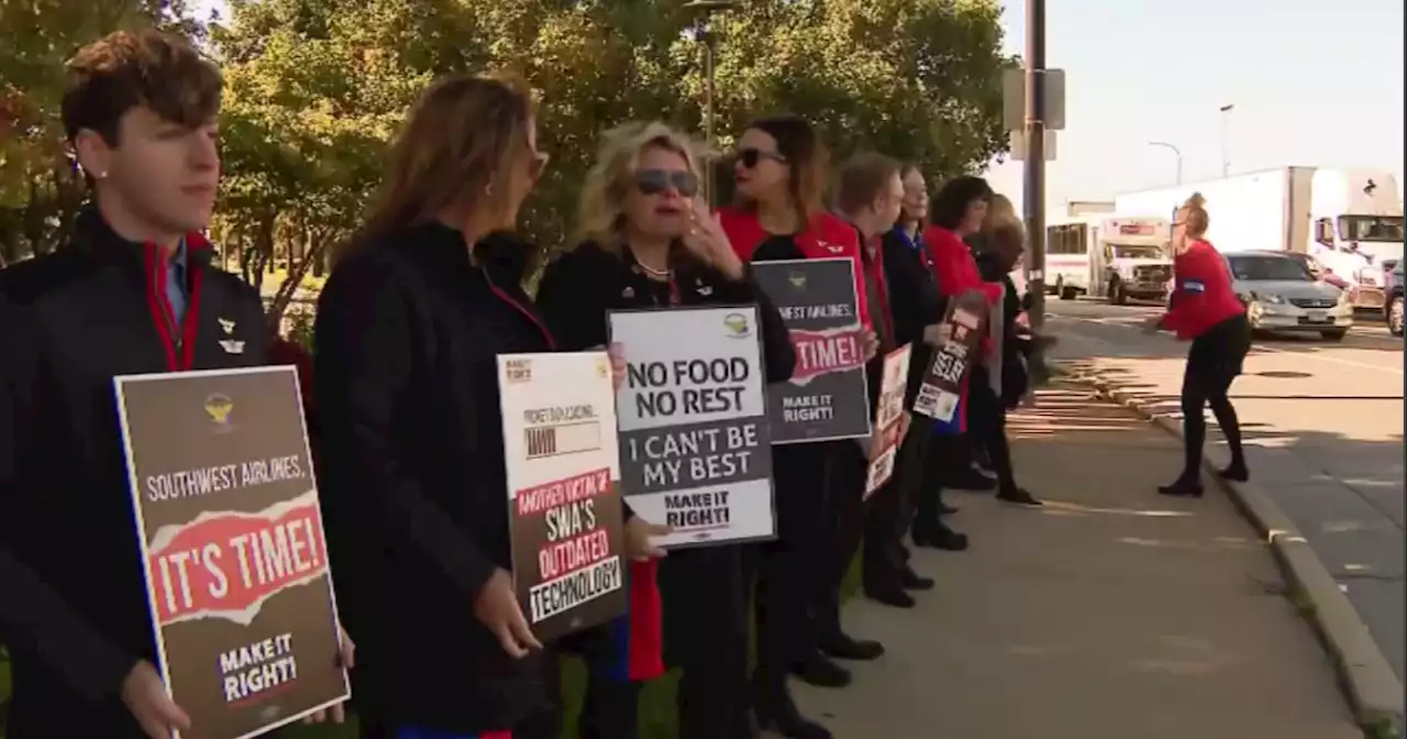 Southwest, United flight attendants picket at Midway, O'Hare airports