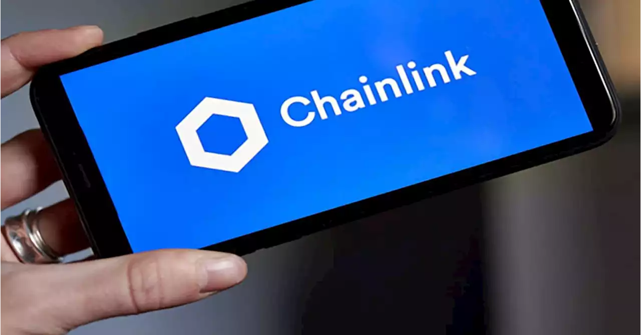 Blockchain Data Provider Chainlink Launches Programs to Reduce Costs Ahead of Staking of Its Token