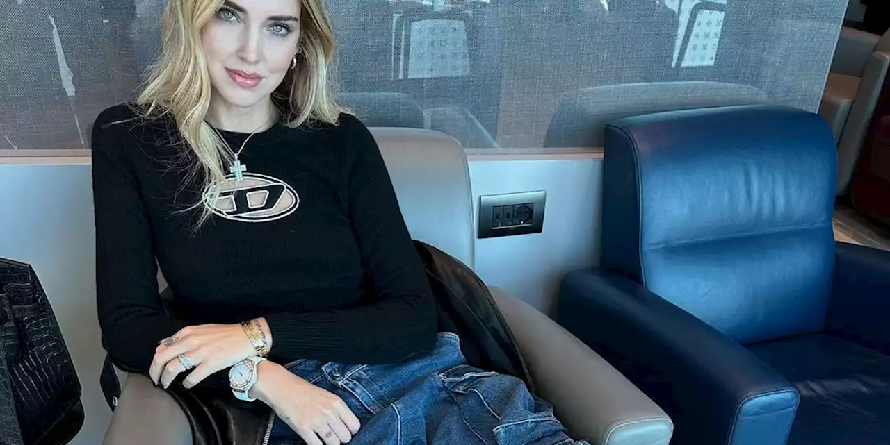 I jeans cargo di Chiara Ferragni sono il capo in tendenza dell'autunno 2022