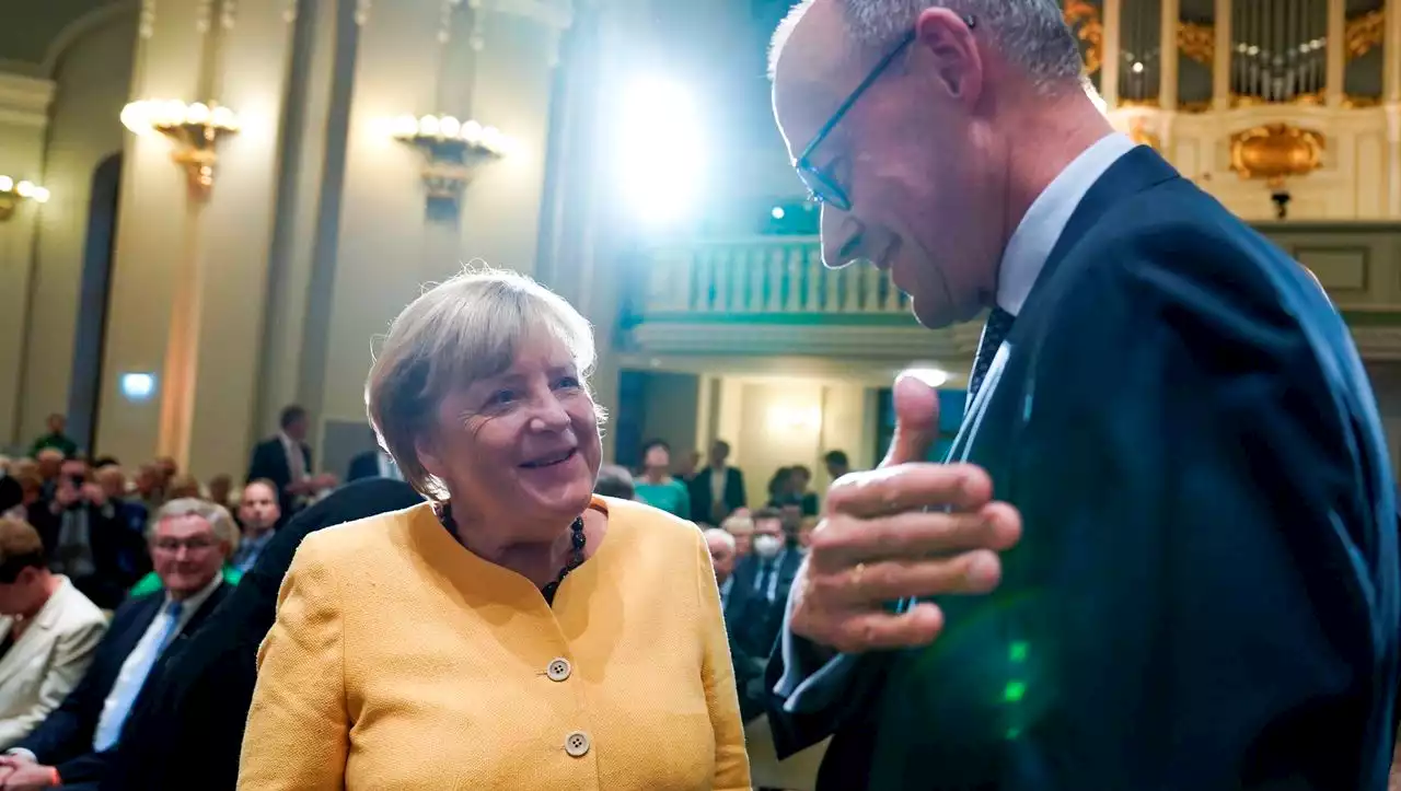 Erste Veranstaltung der Kohl-Stiftung: Angela Merkel und Friedrich Merz würdigen den Altkanzler – dessen Witwe stänkert