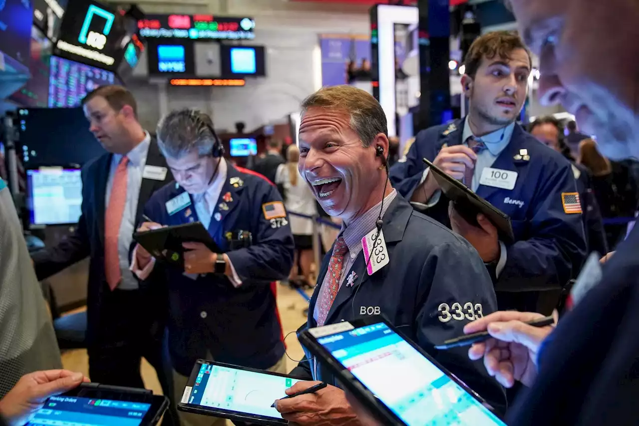 Dow Soars 500 Points As Investors Shake Off Recession Fears