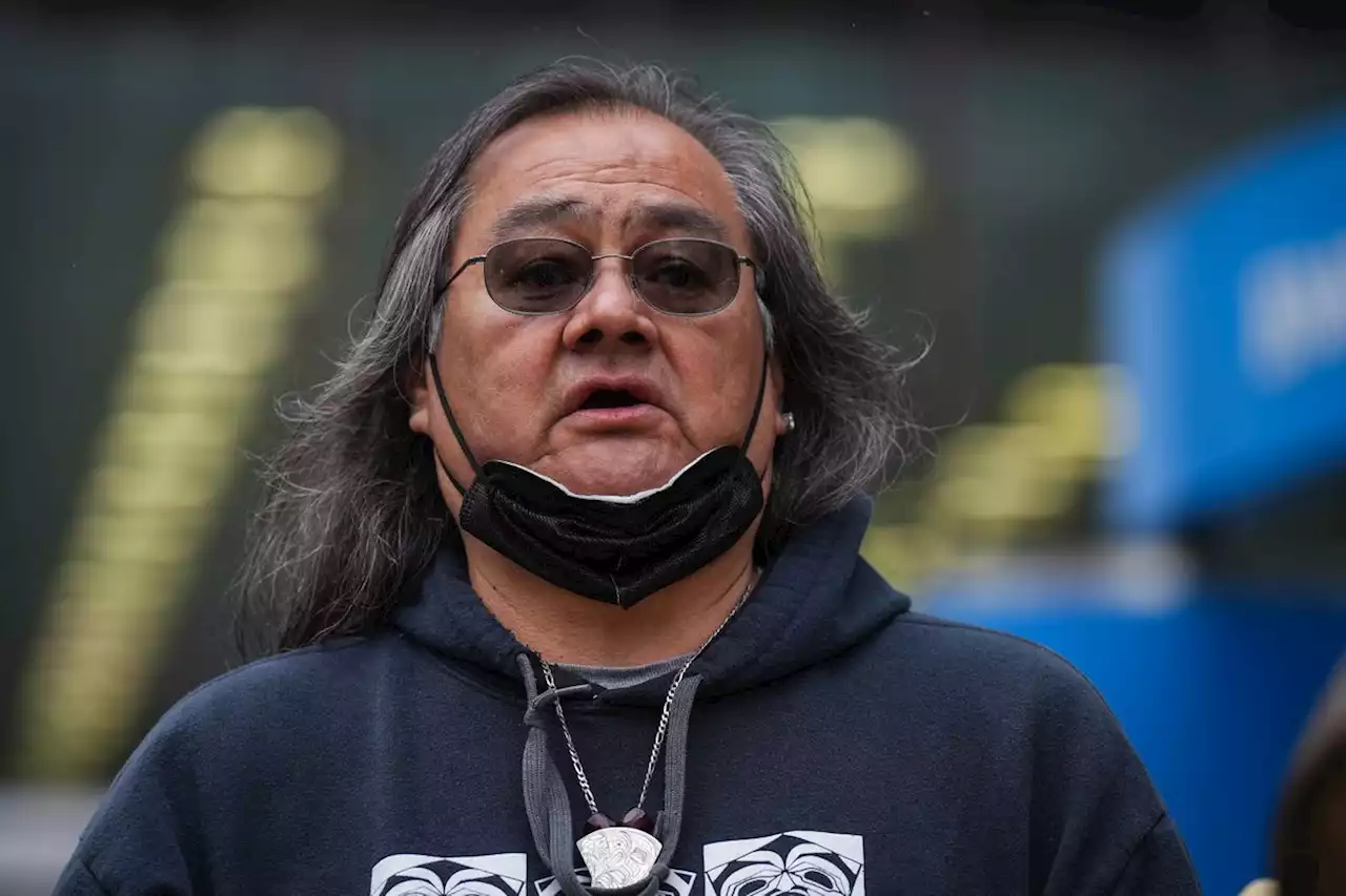 Vancouver Police Board settles with Indigenous man, granddaughter over handcuffing