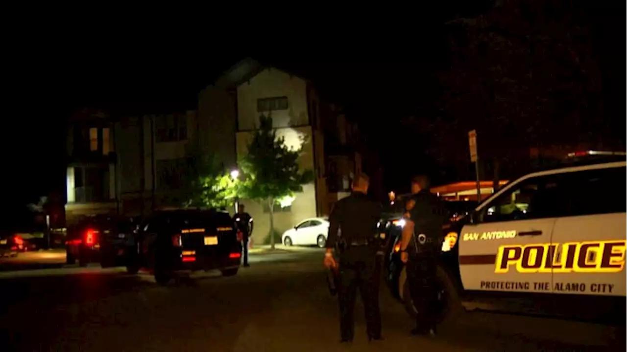 Woman stabs man with knife during altercation at far West Side apartment, police say