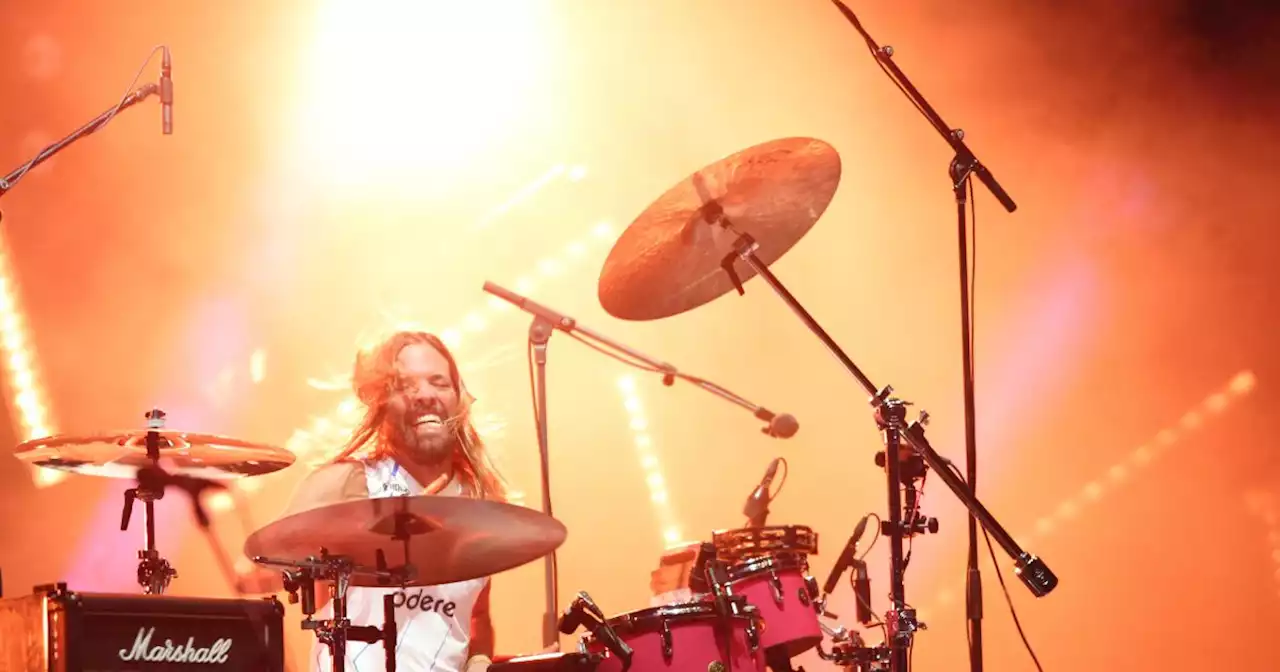 Live from the Taylor Hawkins tribute concert at Kia Forum: Joan Jett jams with Travis Barker