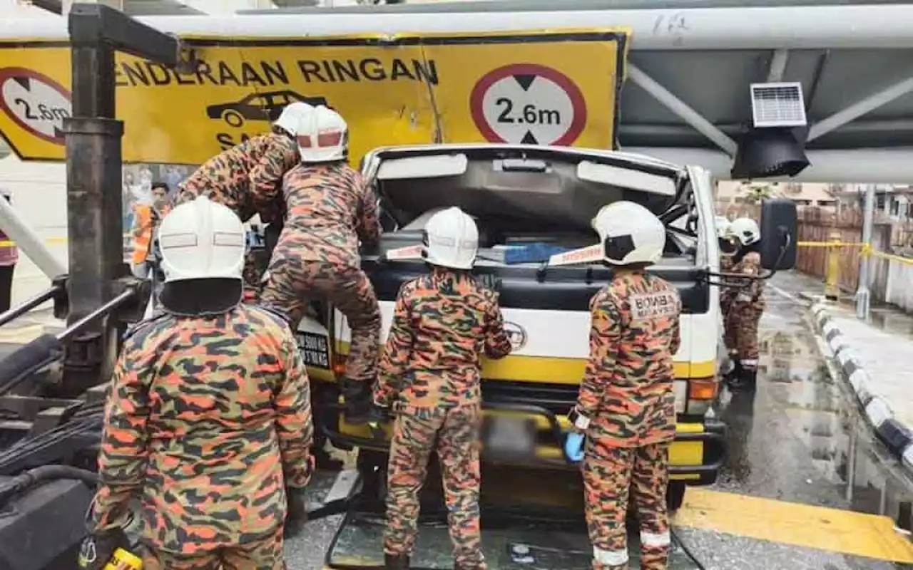 Lorry driver killed after crashing into road sign | The Malaysian Insight