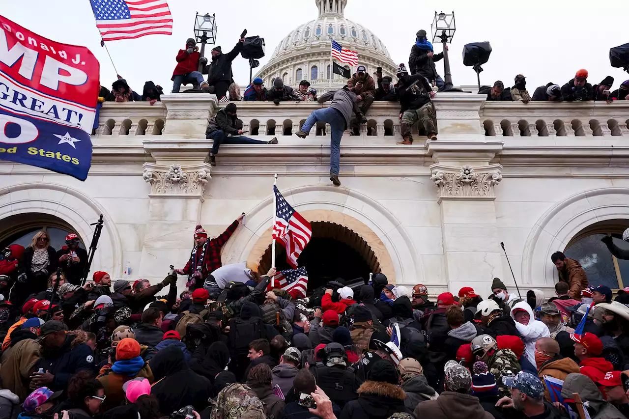 Secret Service seized phones of 24 agents in Capitol riot response: report