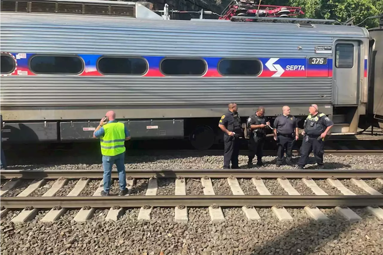 SEPTA service on Trenton line suspended after train derails