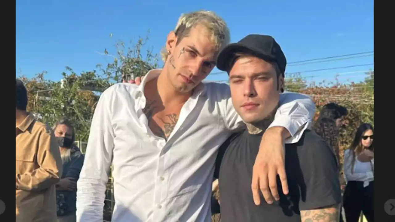 Fedez e Achille Lauro in visita ai bambini malati di cancro dell'ospedale di Monza