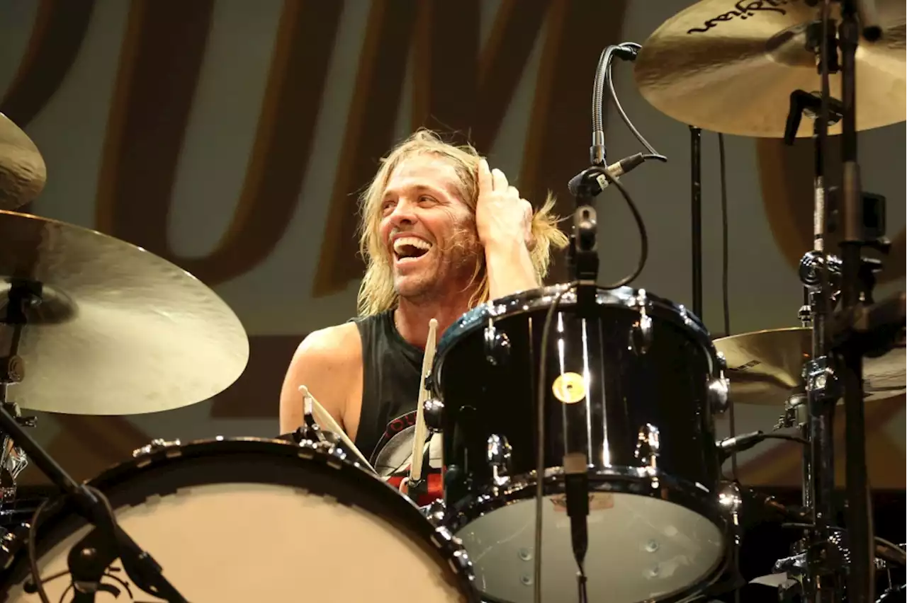 Foo Fighters Open Taylor Hawkins L.A. Tribute Show With Joan Jett