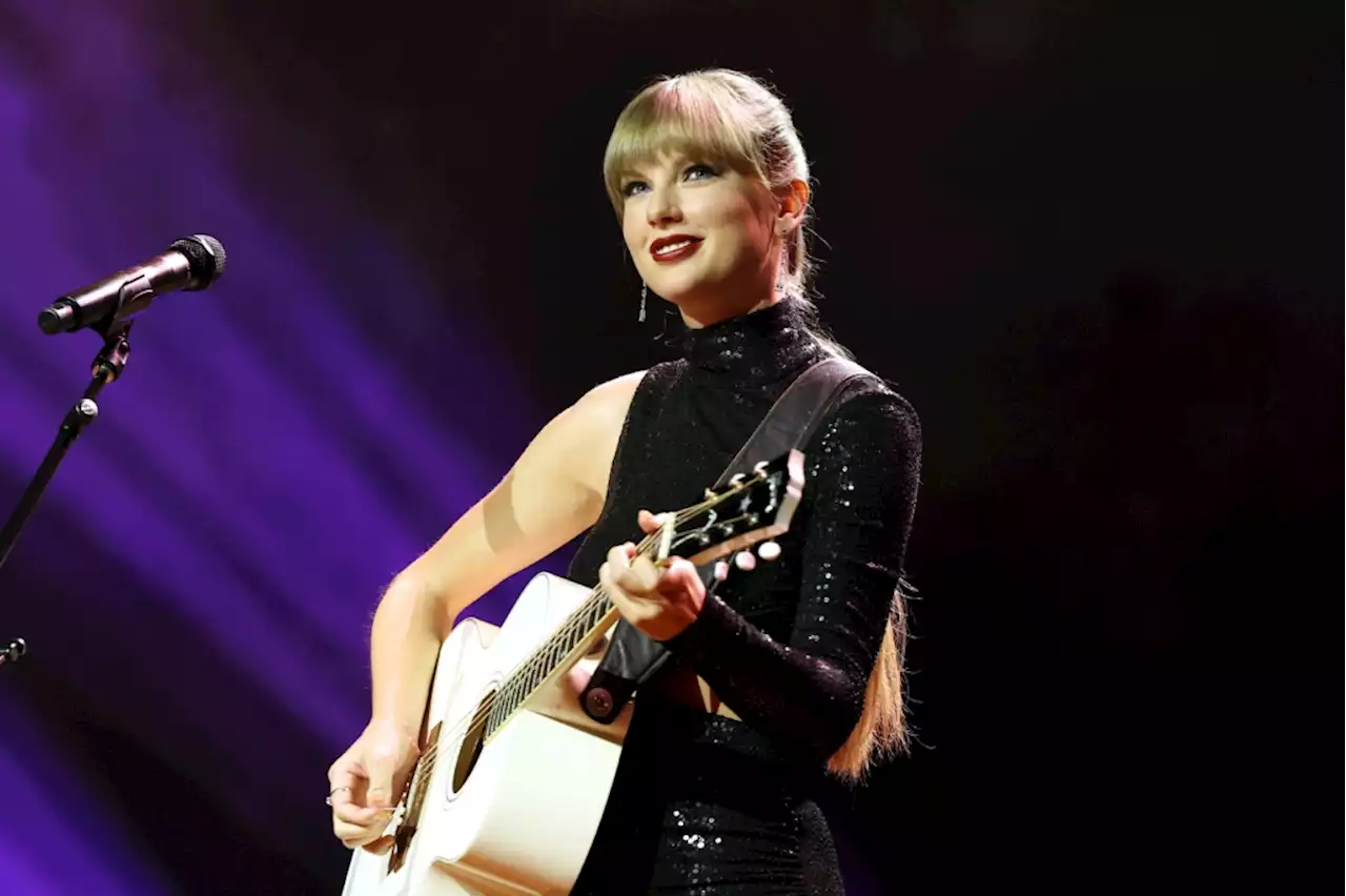 Taylor Swift Drops 'Midnight Rain' Tracklist Reveal