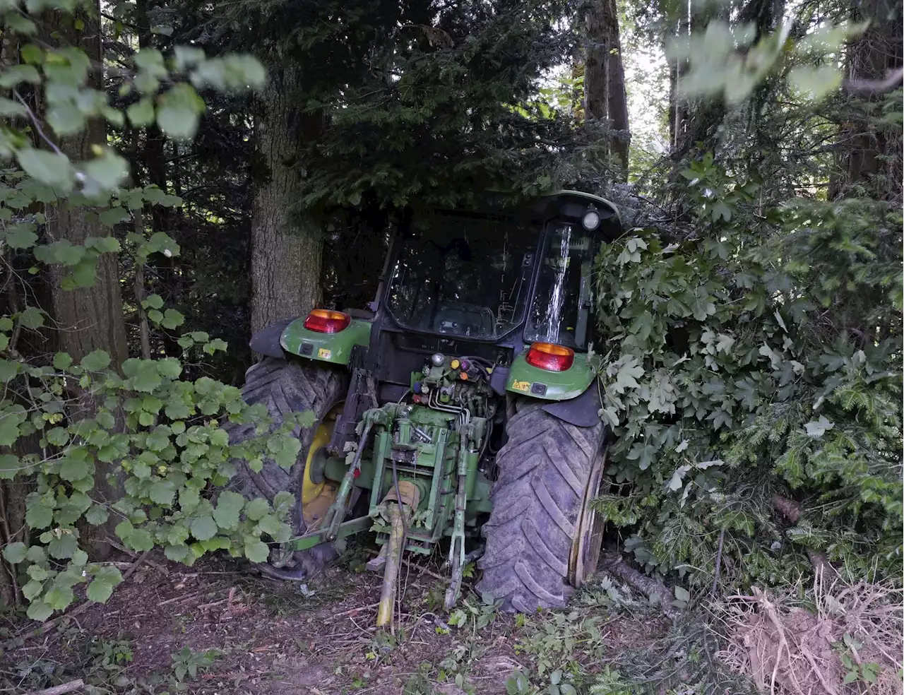 Traktorfahrer nach Unfall ins Spital geflogen - Schweizer Bauer