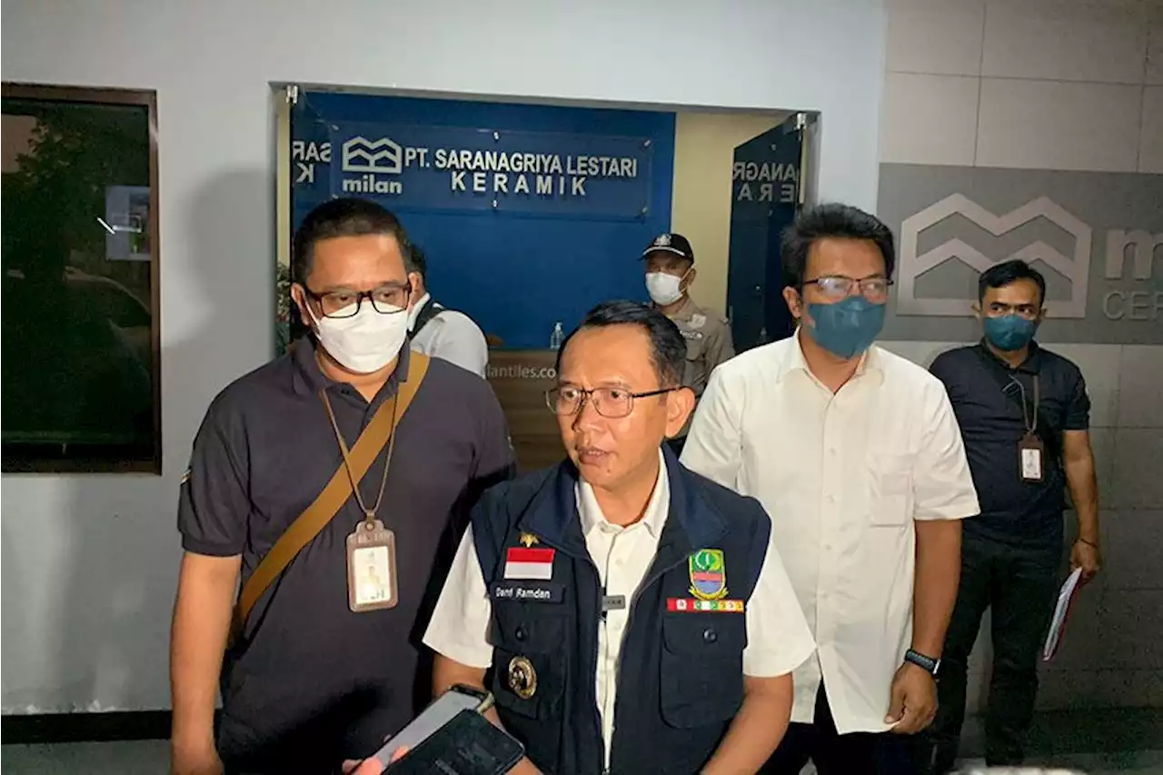 Terbukti Cemari Lingkungan, Pemkab Bekasi Sanksi Pabrik Keramik di Cikarang