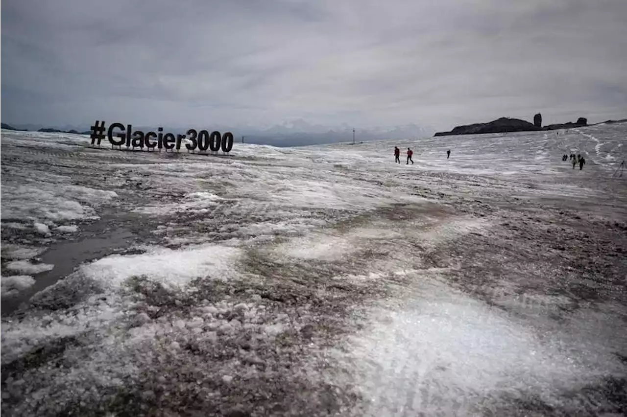 Swiss glaciers lost record 6% of volume in 2022: Report