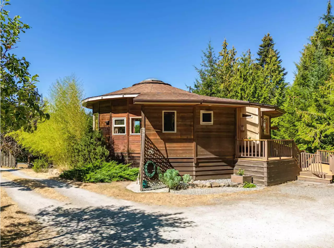 This Custom Home on Mayne Islan is a Lesson in the Benefits of Building Round