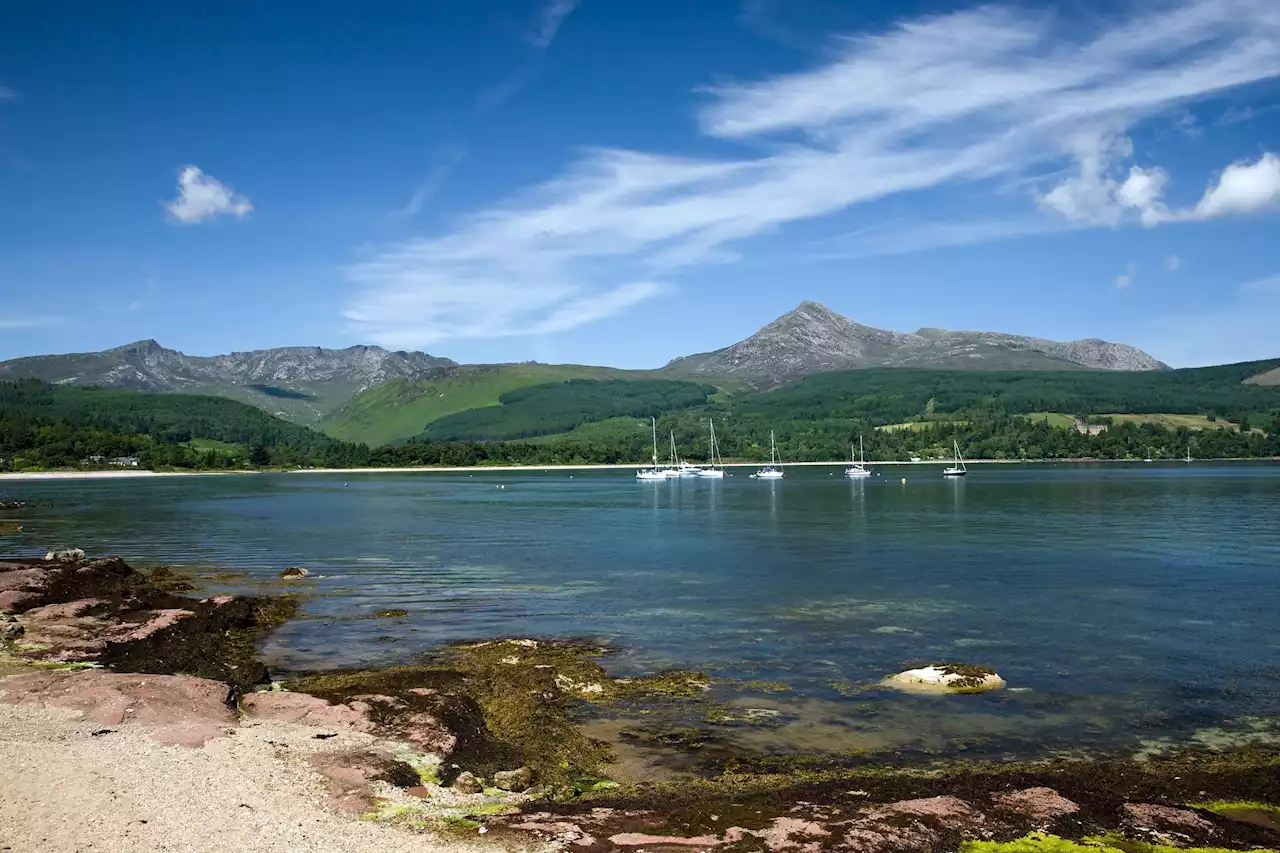 The island with sandy beaches, palm trees and aquarium-clear water – in Scotland