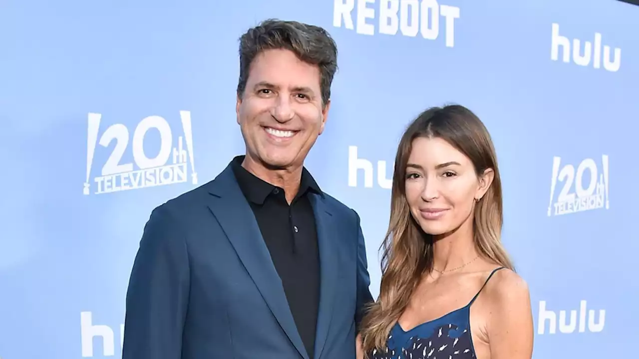 Steven Levitan on the 48 Hours Between His Own Wedding and His ‘Reboot’ Premiere: “Holy Cow”