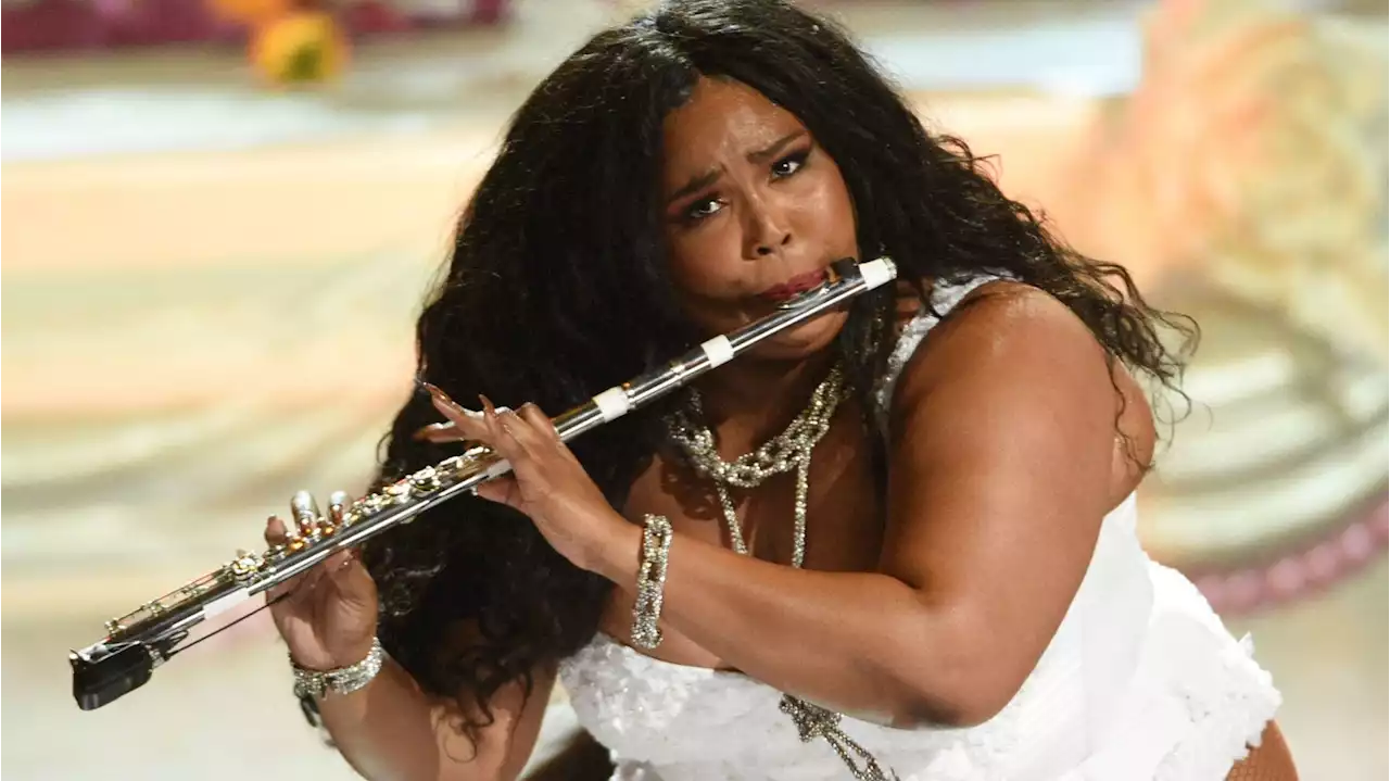 Watch now: Lizzo plays centuries-old crystal flute owned by James Madison