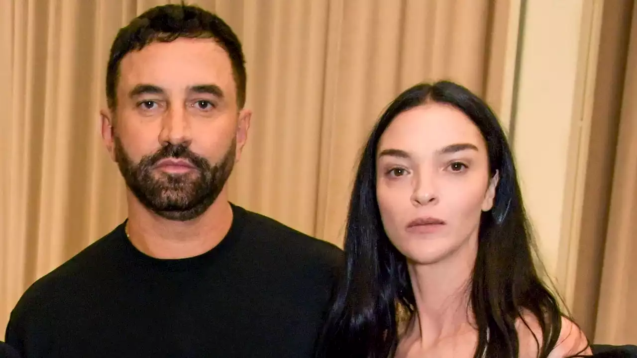 London Fashion Week: Mariacarla Boscono sfila per Riccardo Tisci (nel suo addio a Burberry)