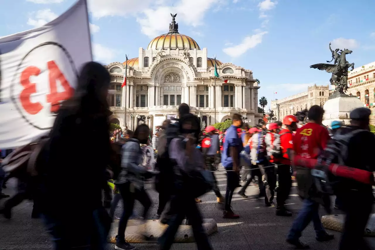 Prosecutor quits case of 43 missing Mexican students amid new turmoil