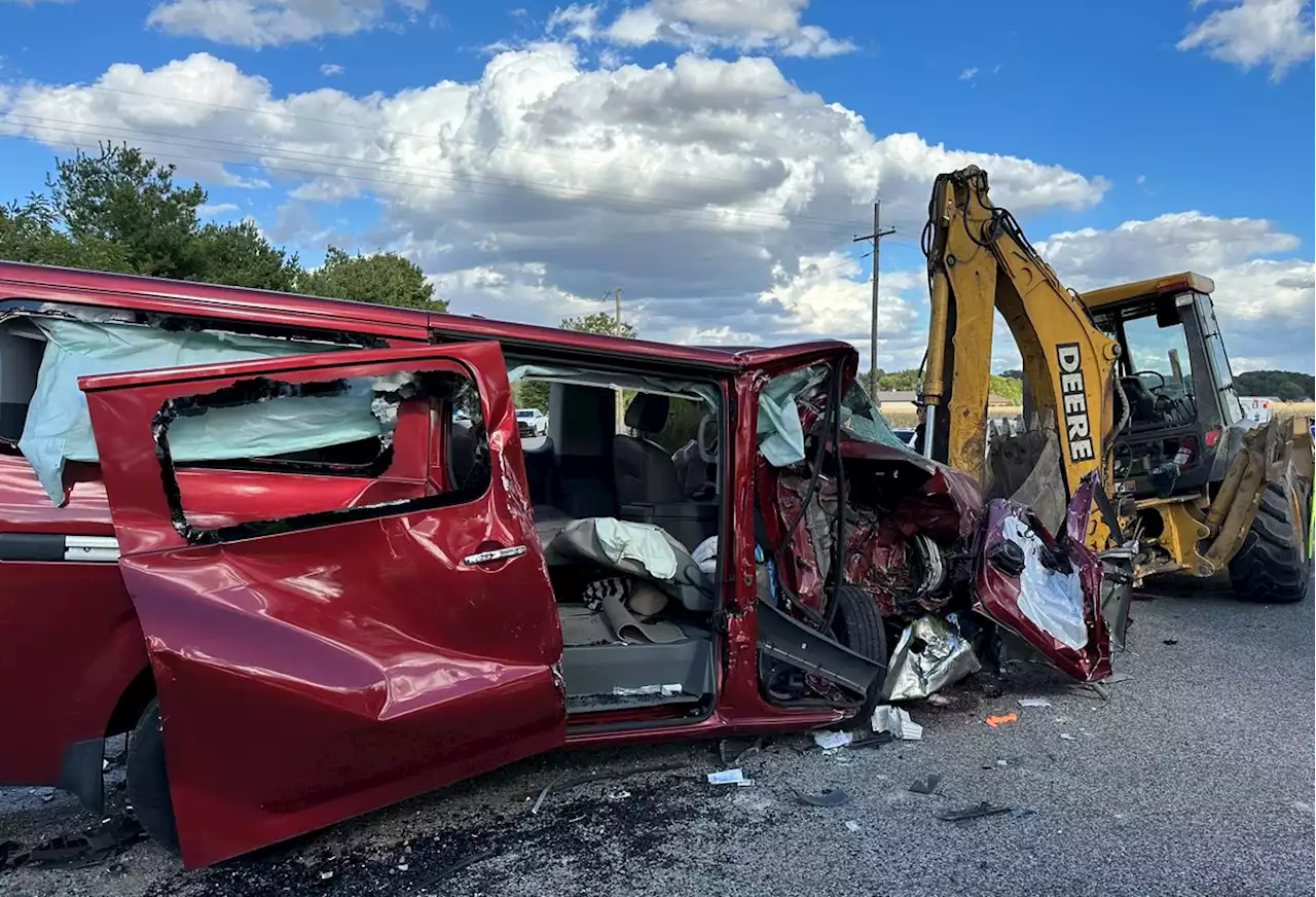 3 people, including 2 teens, sent to hospital after Boone County crash