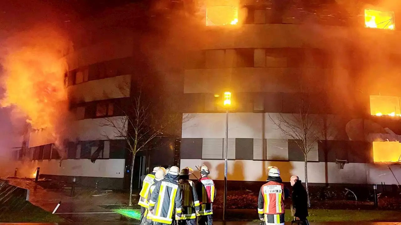 Gefahr durch Plastikbalkone: Schwachstellen im Brandschutz