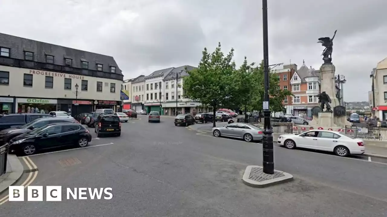 Londonderry: Man has ear bitten in assault outside bar