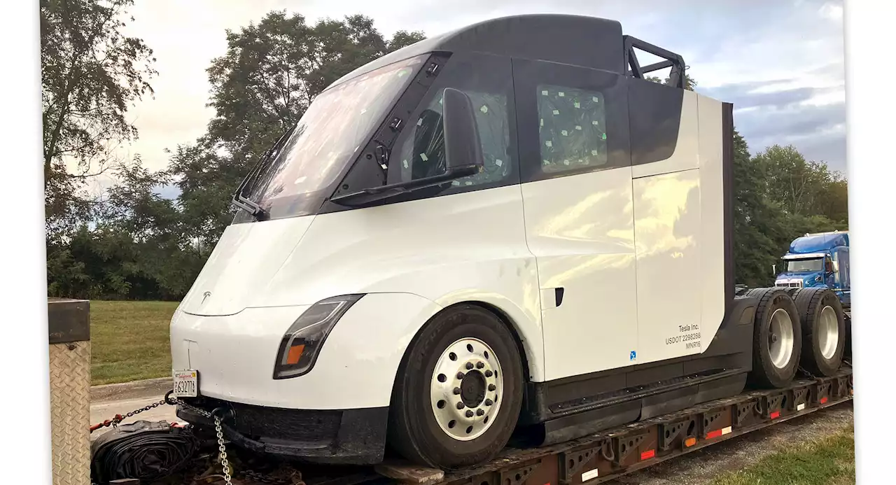 Two Tesla Semi Electric Trucks Caught Being Trailered Home After Testing | Carscoops