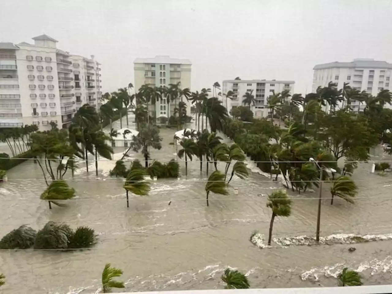 Floating cars, submerged buildings and no power: Florida residents describe what Hurricane Ian looks like | CNN