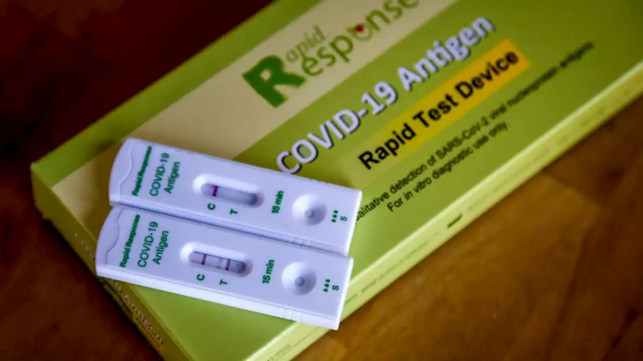 COVID-19-related hospitalizations, fatalities jump in Alberta