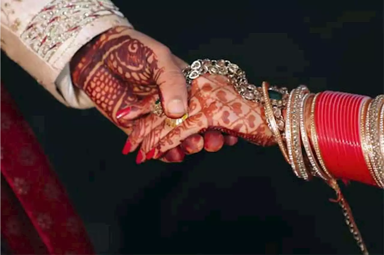 بیوی نے شوہر کی شادی سابق دوست سے کرا دی
