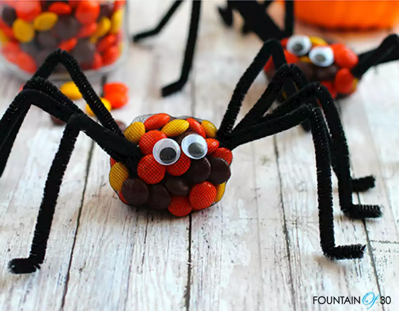 How To Make Easy DIY Halloween Spooky Spider Treat Bags