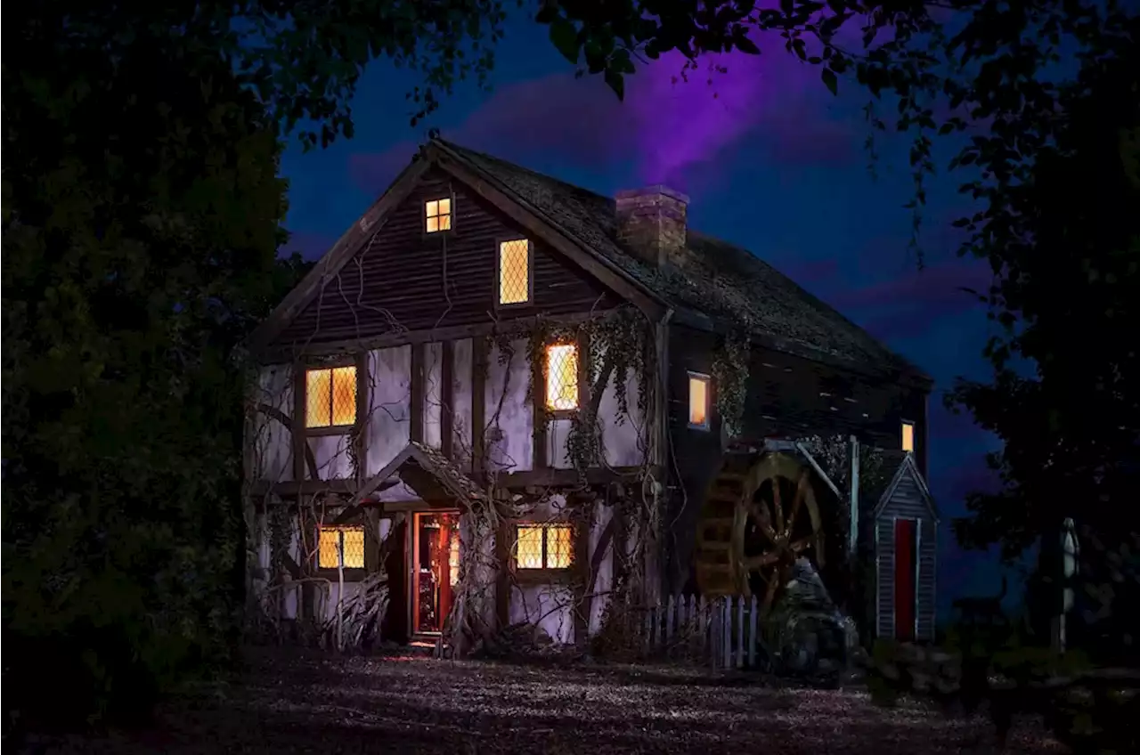 Airbnb Offers Overnight Stay At Witchy 'Hocus Pocus' House