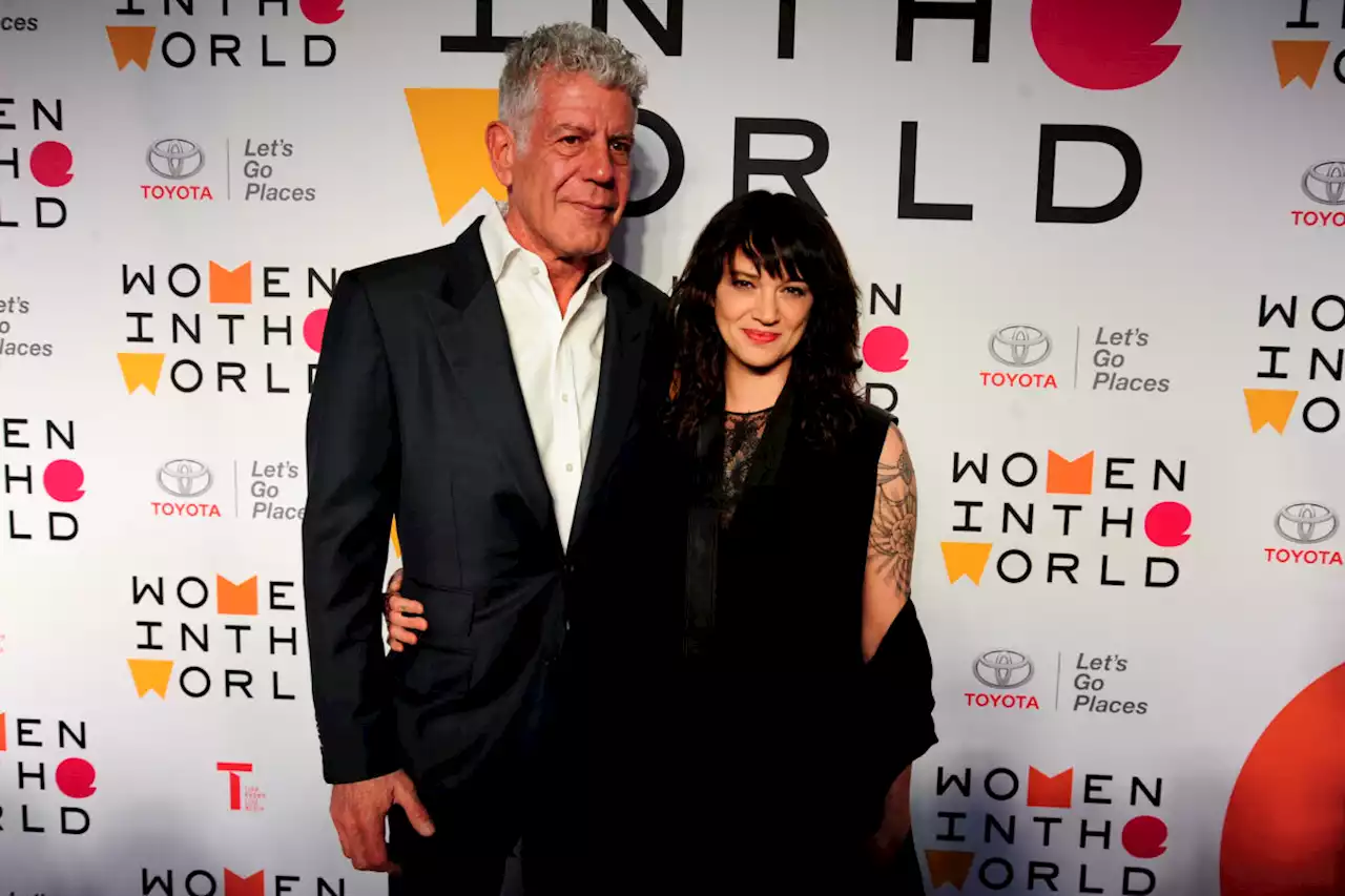 Anthony Bourdain e Asia Argento, gli ultimi messaggi tra i due prima del suicidio - iO Donna