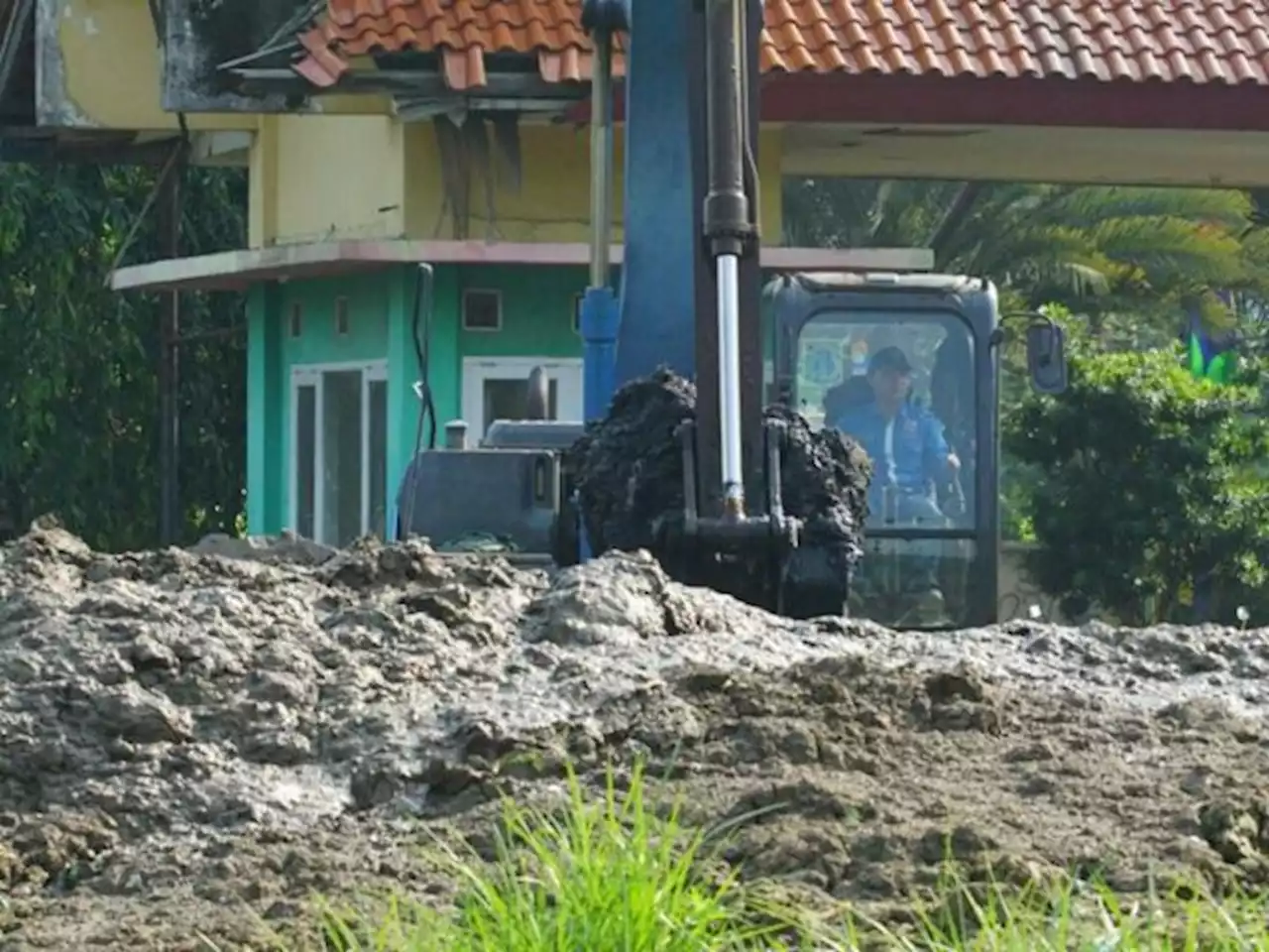 Pemkot Jaksel Lakukan Gerebek Lumpur untuk Cegah Banjir