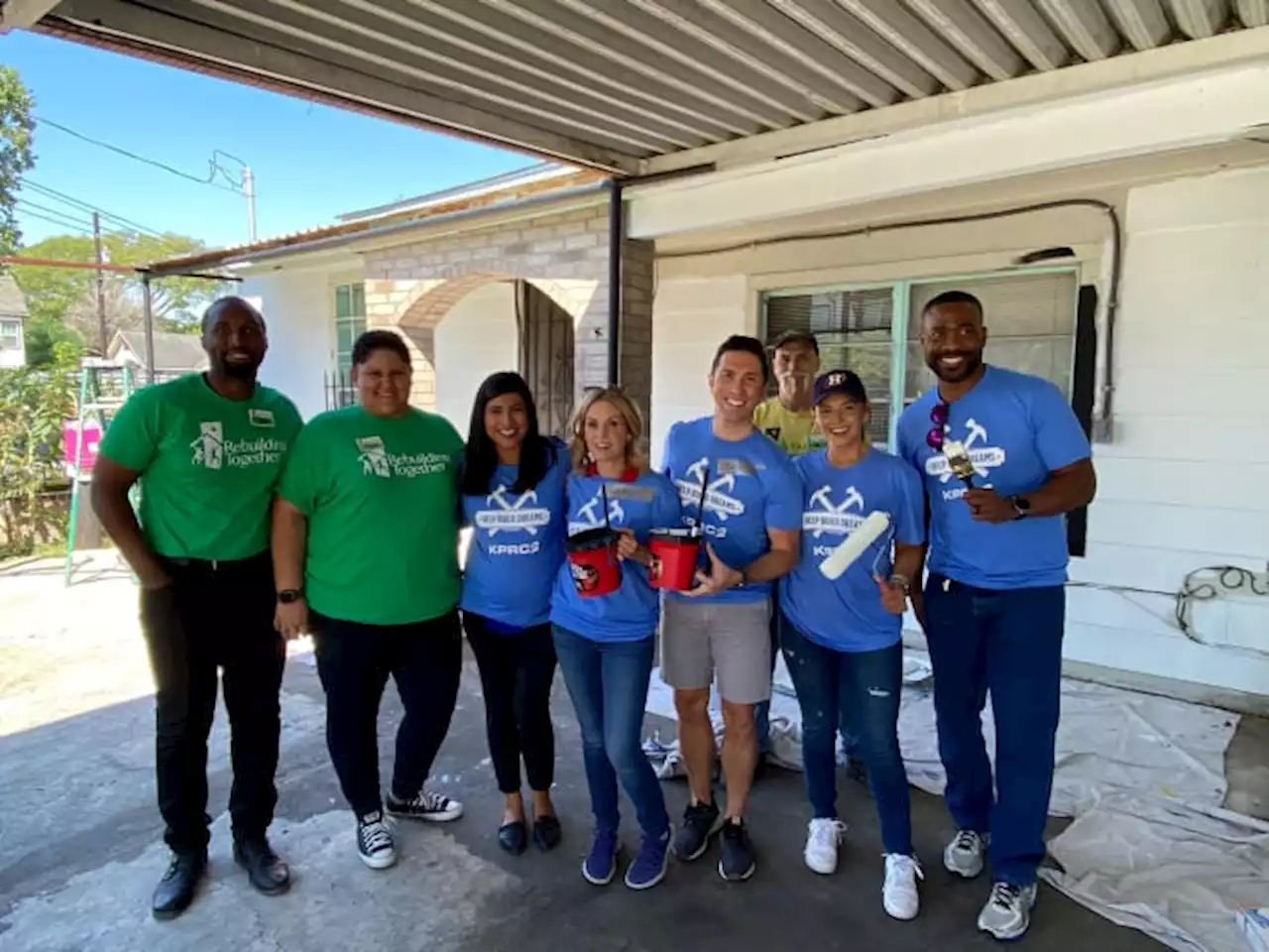 KPRC 2 team partners with Rebuilding Together Houston to paint an East End home