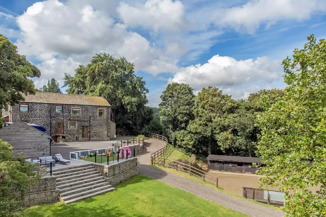 This stunning place comes with a cottage, fabulous equestrian facilities and 10 acres.