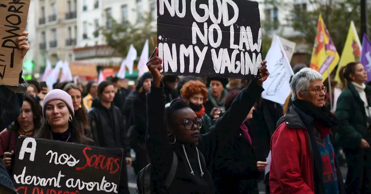 «Le backlash sur le droit à l’IVG est important» : à Paris, une manif fournie pour défendre l’avortement