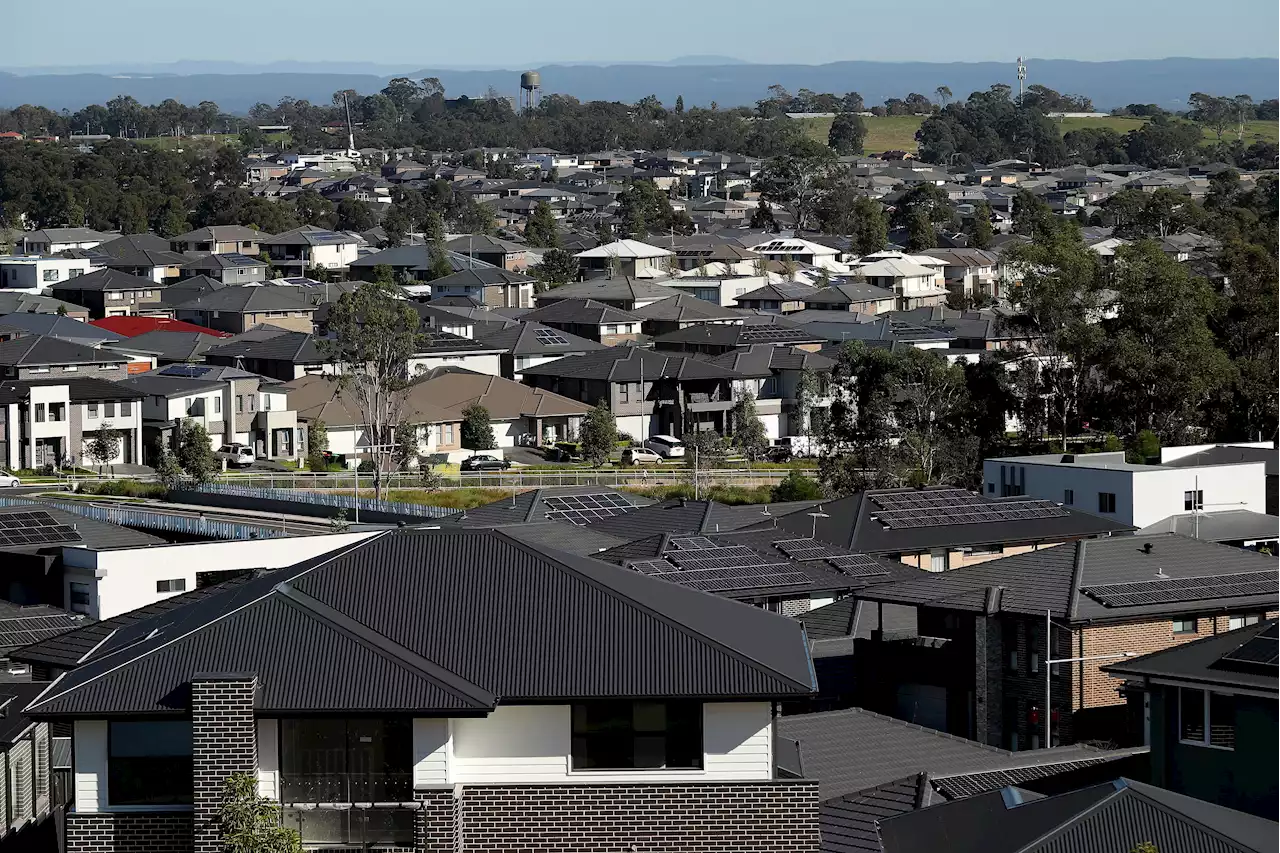 Australia's House Prices Fall, Interest Rates Soar But Analysts Say There's No Crash Yet