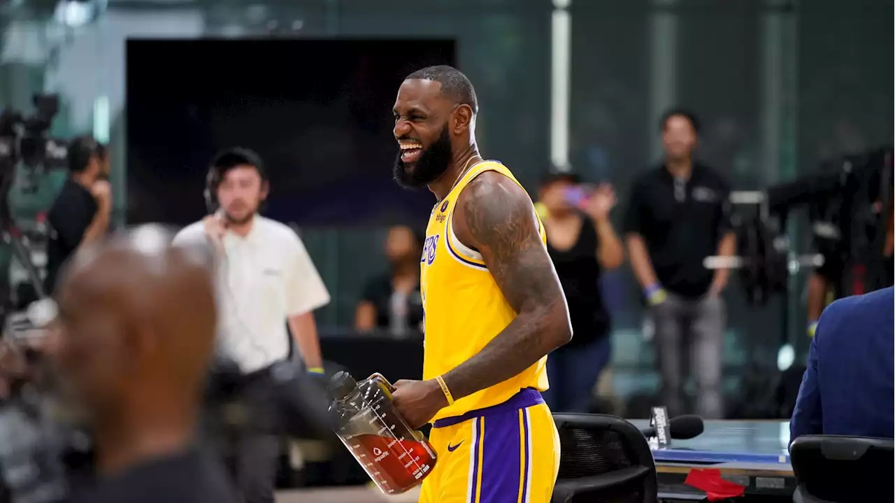 LeBron James is buying a pickleball team