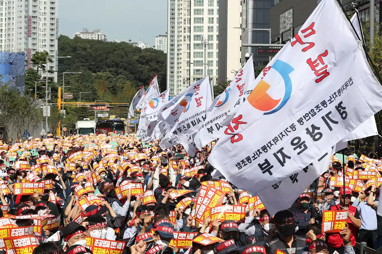 경기도 버스 노사 최종 조정회의 시작... 파업 여부 밤늦게 결정