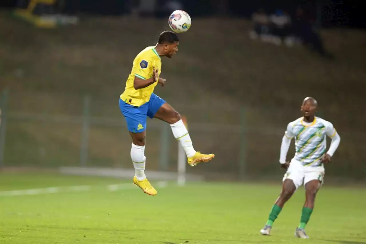 Downs Coach Avoids Spoiling Lakay Relationship | Soccerladuma