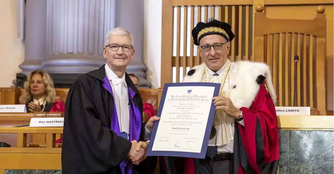 A Tim Cook laurea honoris causa dalla università Federico II di Napoli