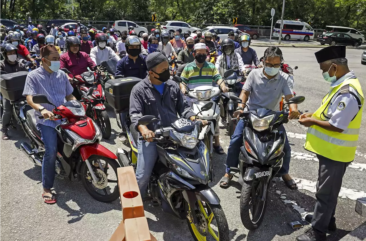 Jangan penting diri ketika ke masjid untuk solat Jumaat