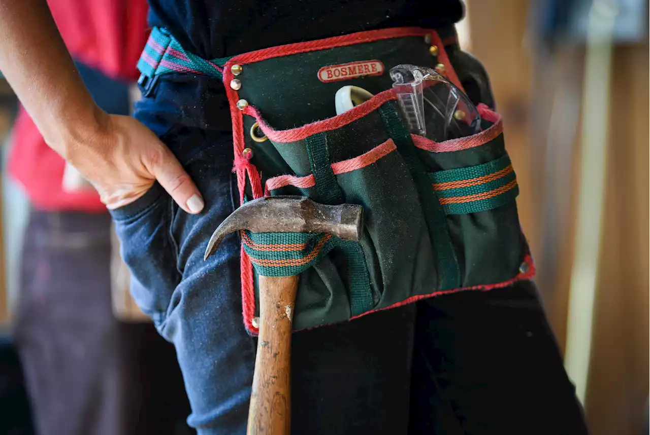 ‘We build each other up’: Carpentry classes for and by women