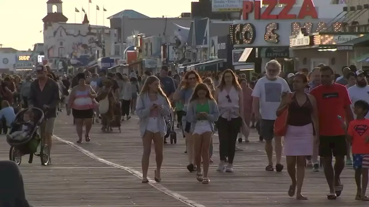 Crowds soak up last bit of summer at the Jersey Shore