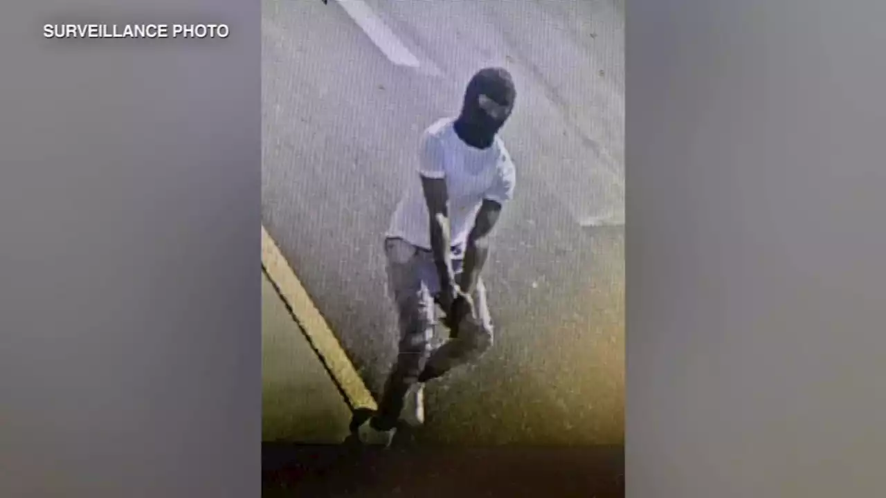 Evanston police search for suspect accused of shooting man in McDonald's parking lot