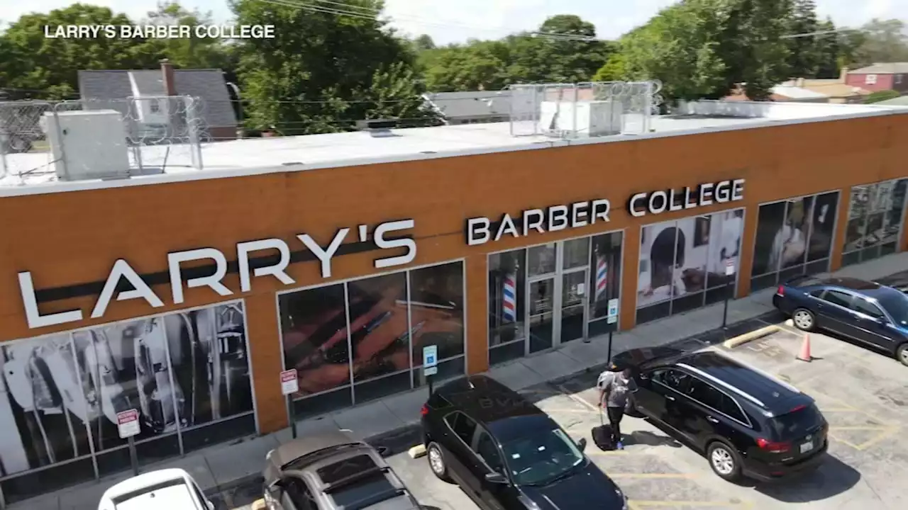 Larry's Barber College recruits new students across Chicago